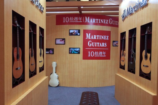 Martinez-Guitar_002